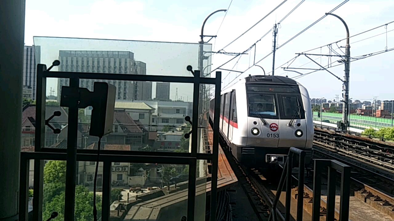 【上海地铁】胖头鱼153号列车进入宝安公路站