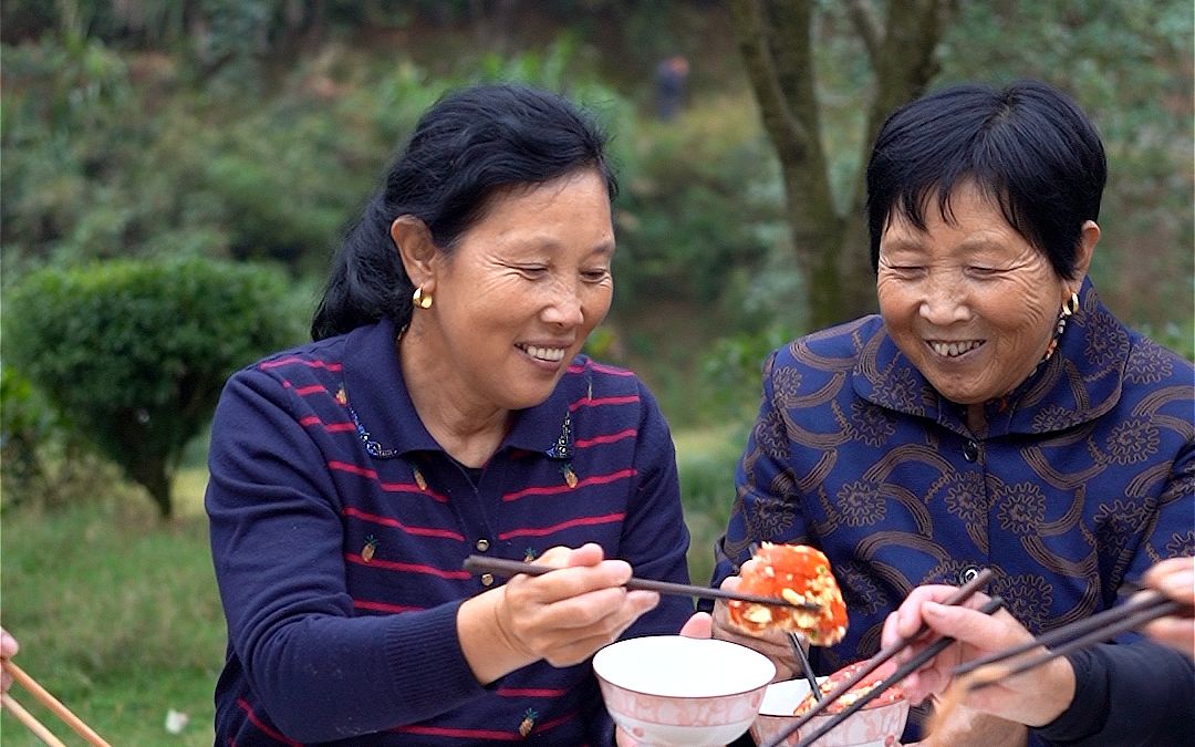 [图]请全村人吃饭是种什么样的体验？姥姥就喜欢全村人其乐融融