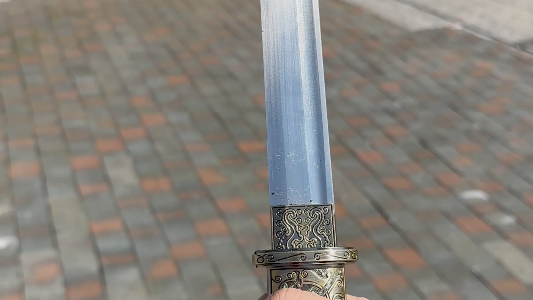 花梨木护手唐刀,一天工资直接拿下