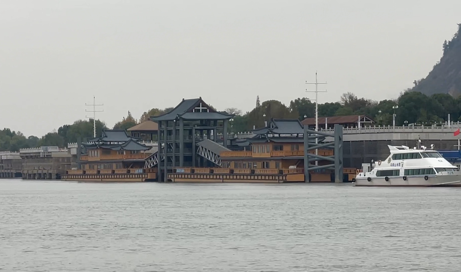 马鞍山江心洲之行:大闸渡过江,看旅游码头和港航执法基地.