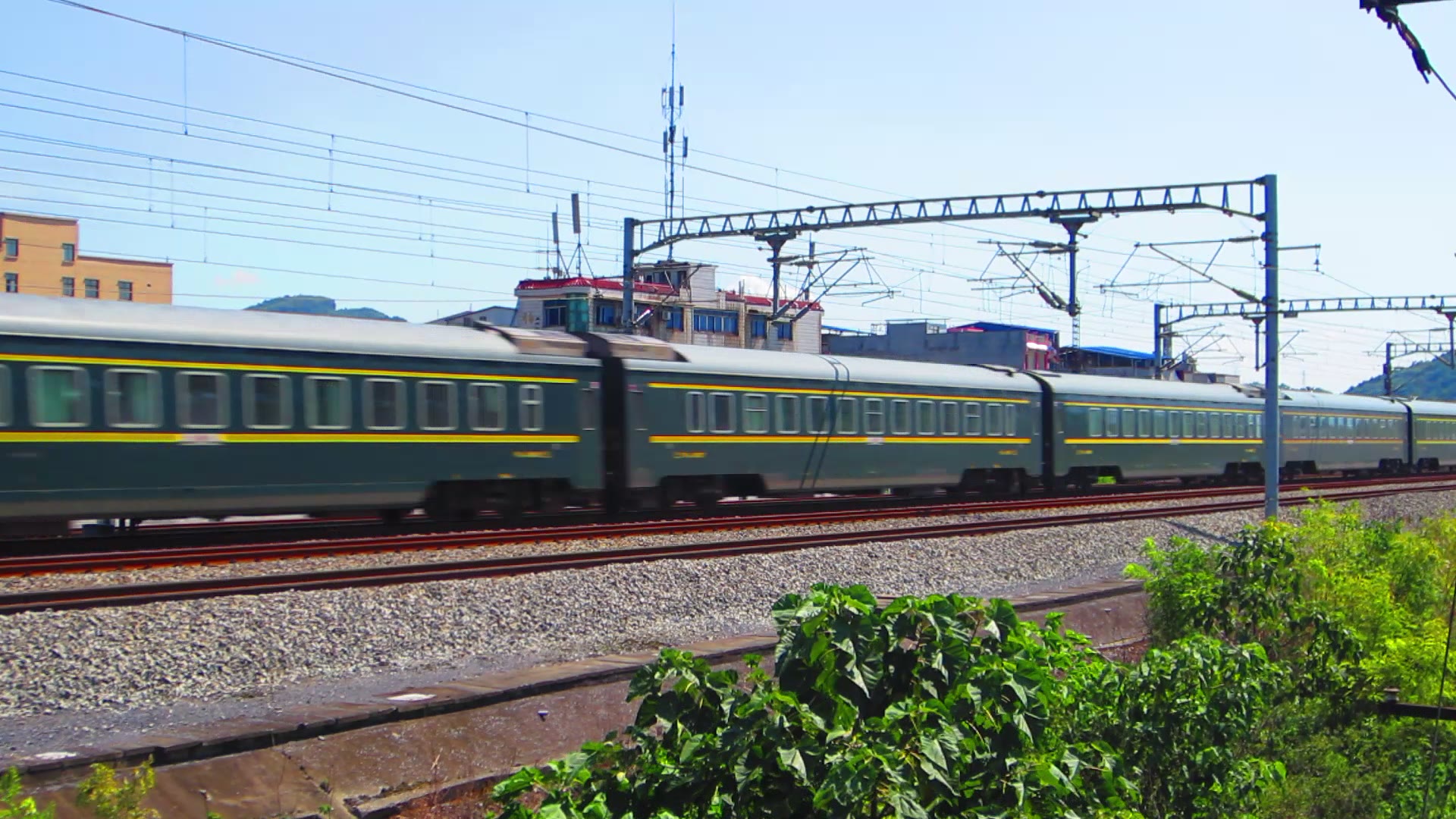 电客z335(包头-南宁)全州南站一道通过