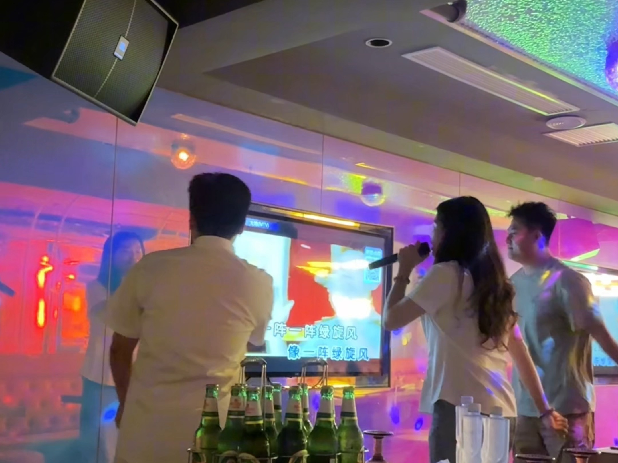 那家小串#ktv包房 听说你想来挑战唱歌减肥,那到最后咋还吃上了呢