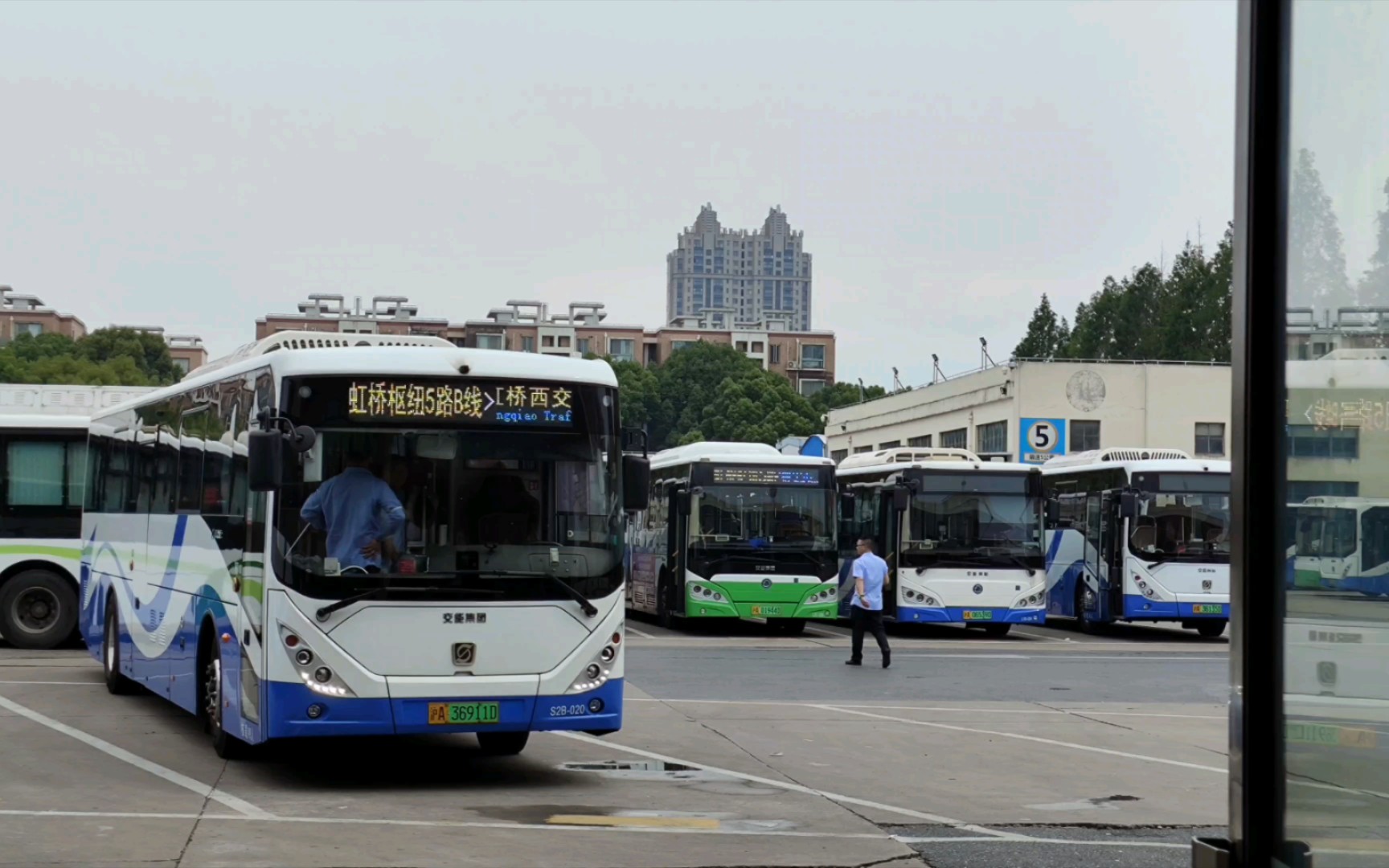 虹桥西交通中心图片