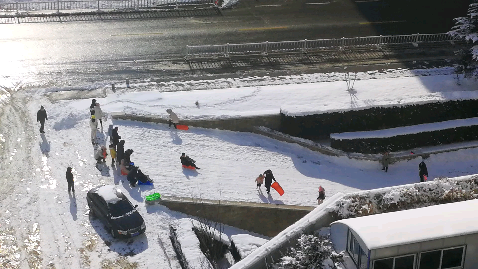 [图]落雪时孩子们的狂欢