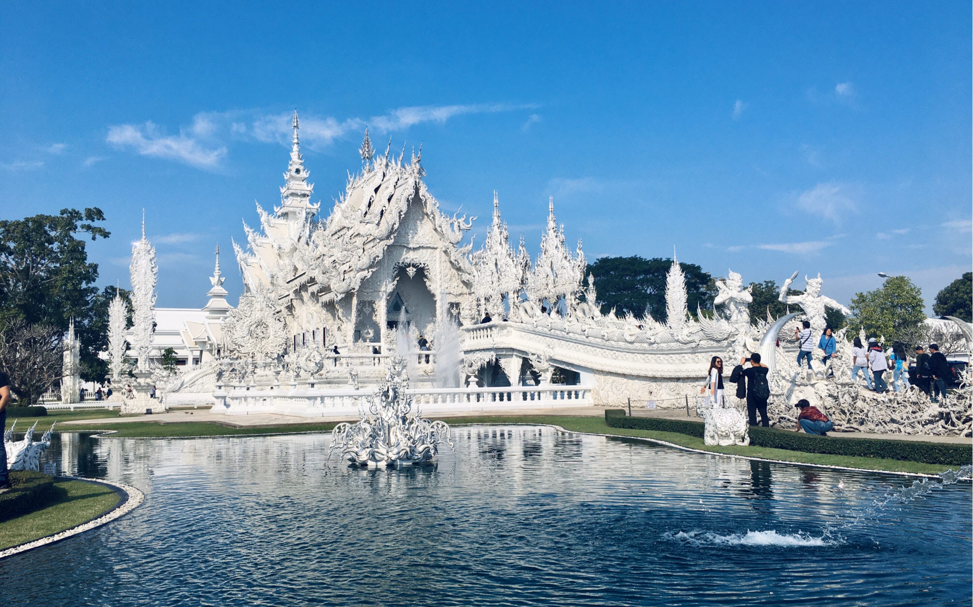 泰国清莱白庙 清莱旅行必去景点 少见的纯白色寺庙宛如仙境太美了