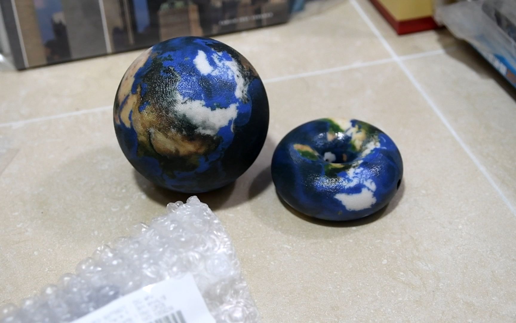 扭曲地球及甜甜圈地球,地球變成糖果了!