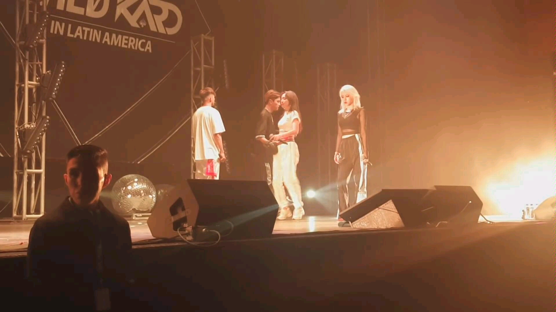 [图]【KARD】knockin' on my heavens' door in Mexico 2018