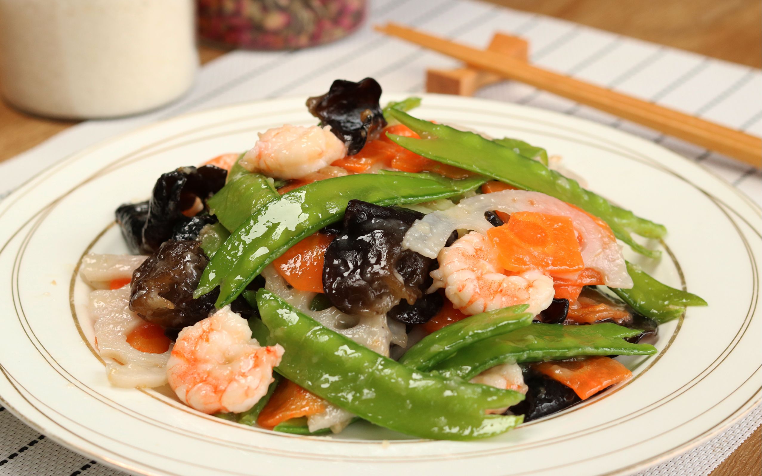 荷塘小炒:口感爽脆,低脂美味又营养,做法简单,颜值也非常高