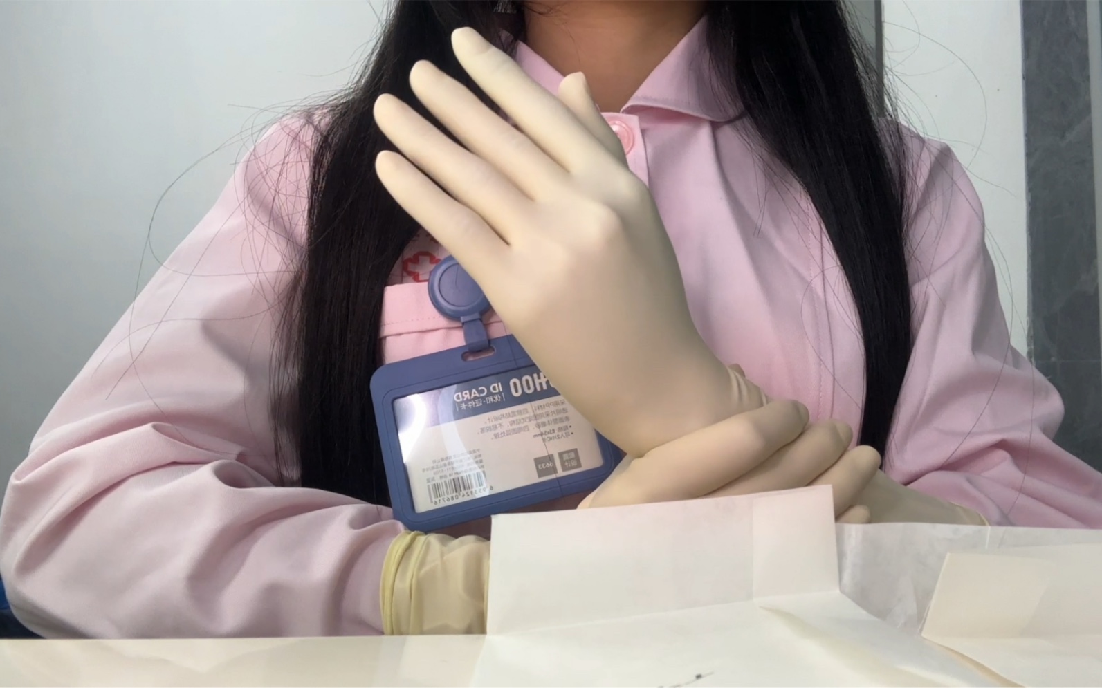 护士小姐姐试戴日本三兴乳胶手套