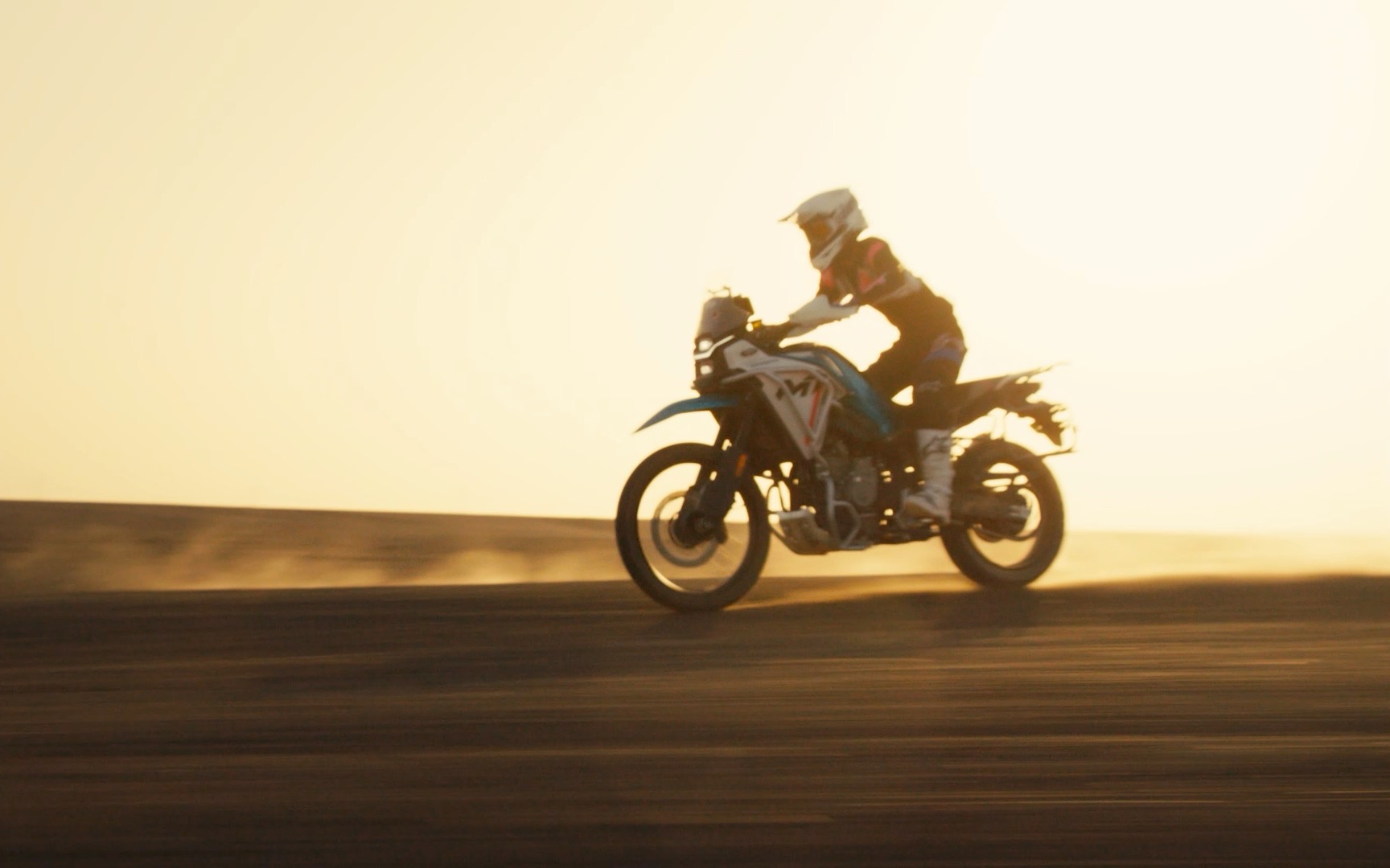 cfmoto首款拉力风格车型 适合越野入门的硬派adv 450mt登陆#eicma