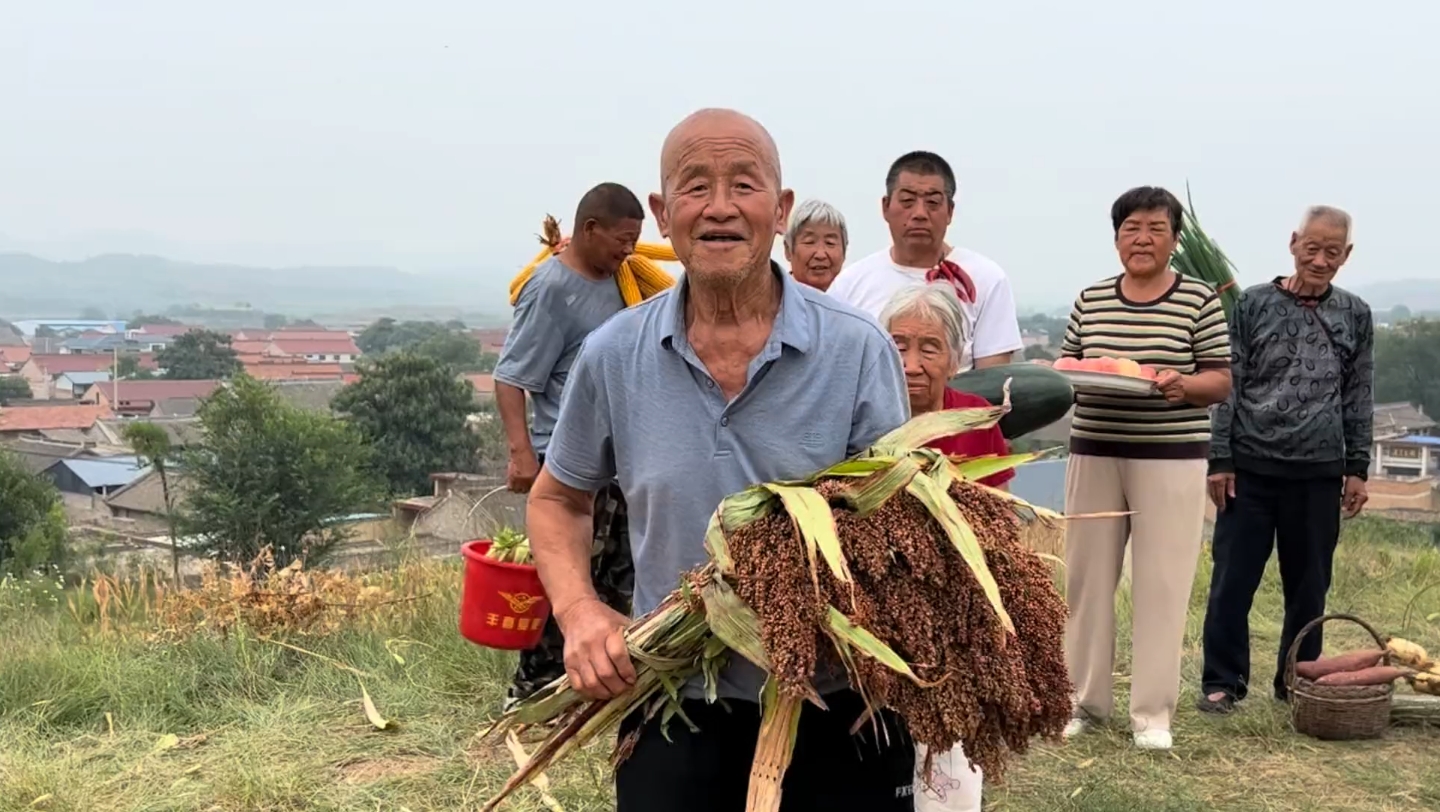 [图]秋季丰收，农产品模特秀逗笑全场！