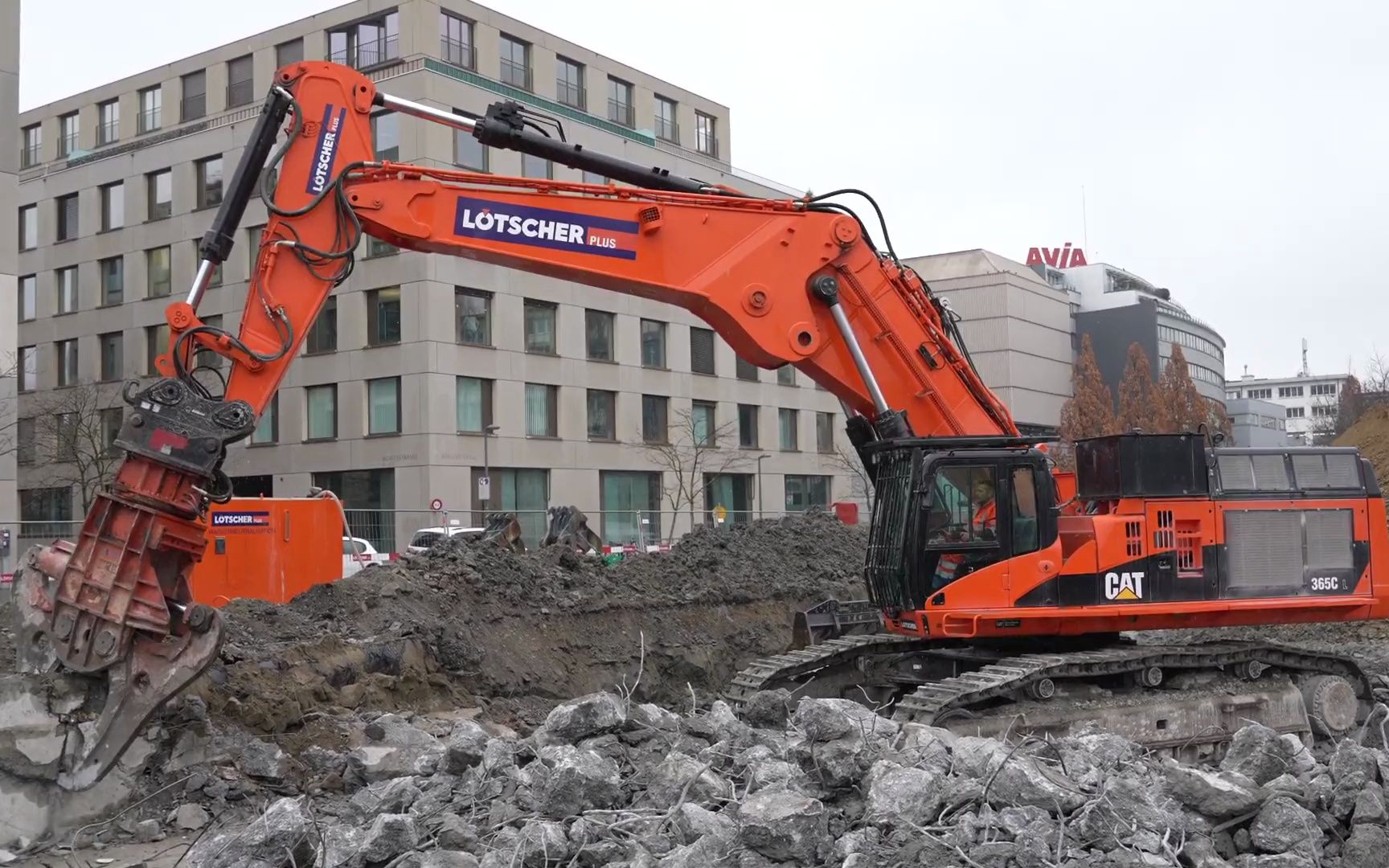 大型挖掘机施工现场9