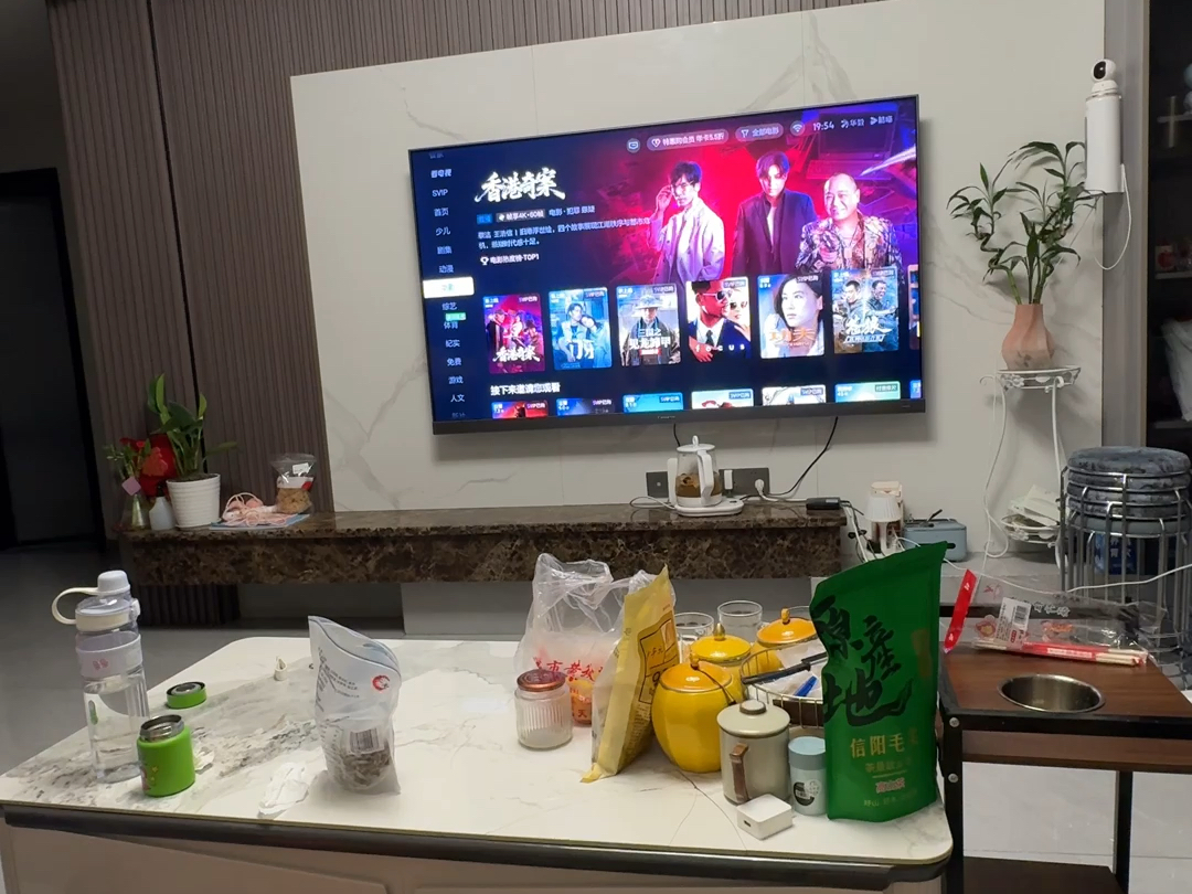 当我让弟弟模仿我在家时！