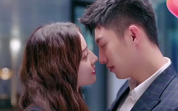 【幸福触手可及】这办公室热吻,又甜,又苏,又撩~_哔哩哔哩_bilibili