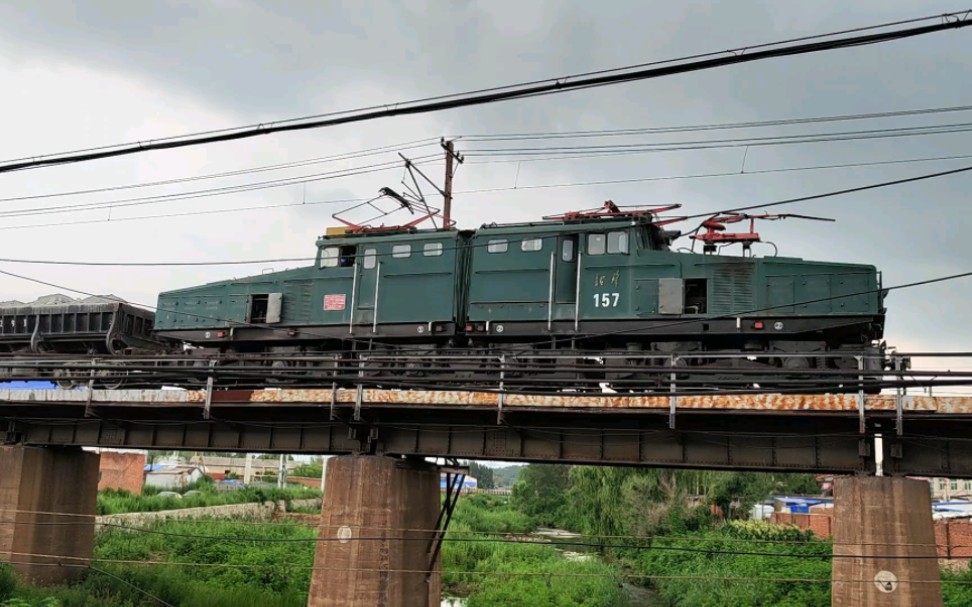 韶峰直流工业电机车(鞍山人叫"大摩电",抚顺人叫"电铁",火车迷叫"鳄鱼