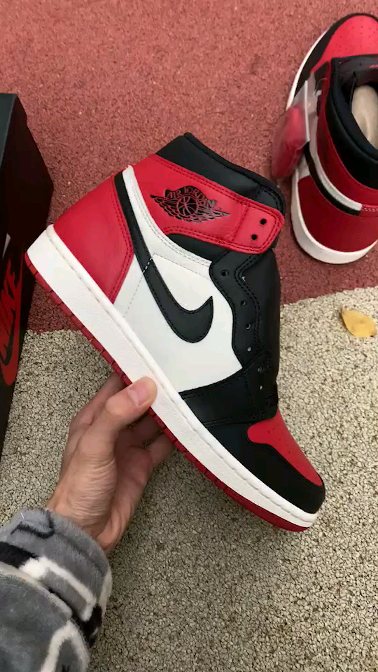 莞顶aj1黑红脚趾实拍aj1