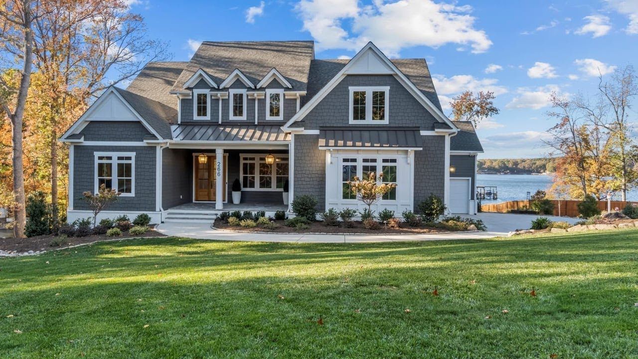 湖畔奢华的缩影湖边别墅