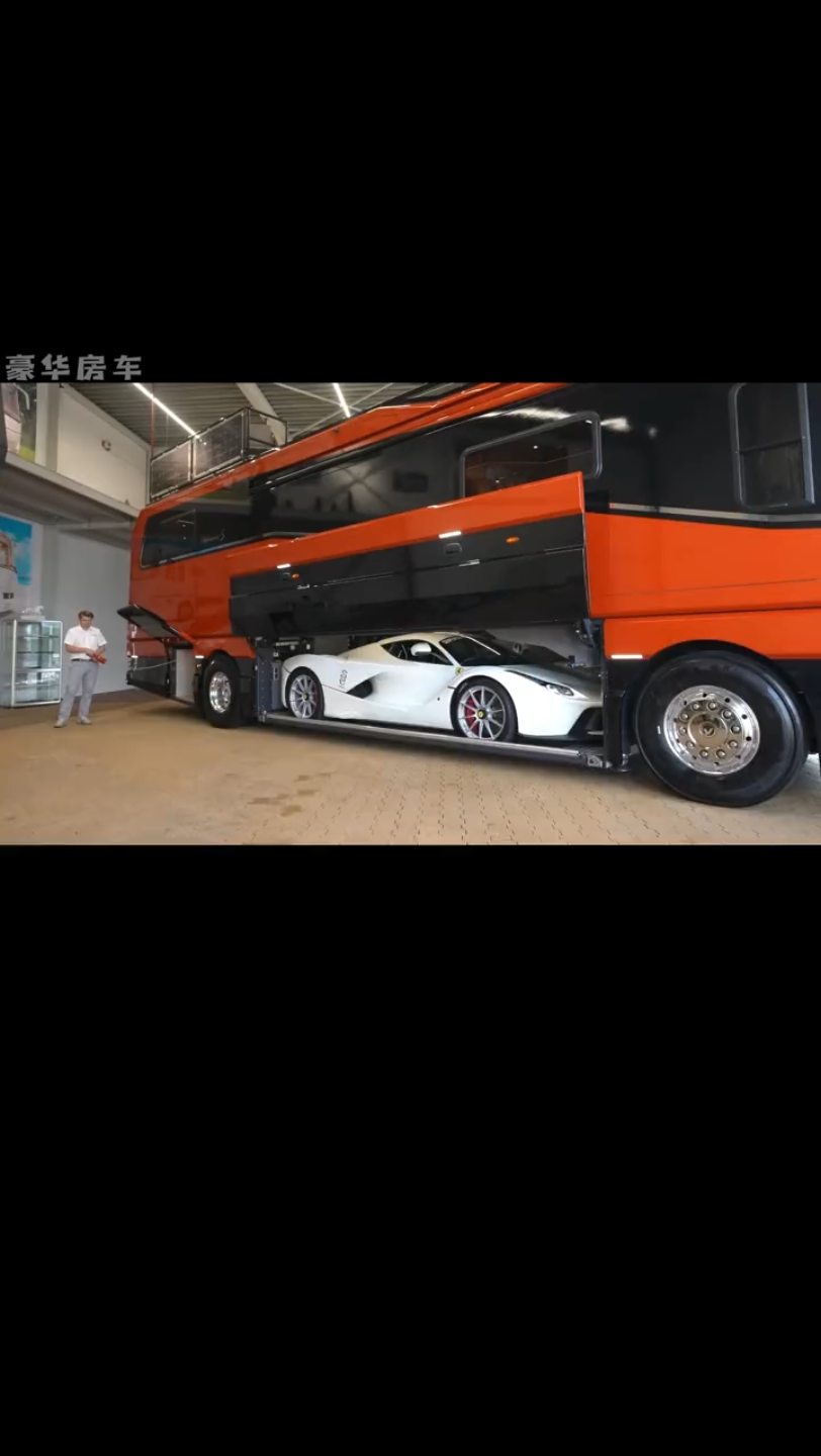 自带车库的豪华房车