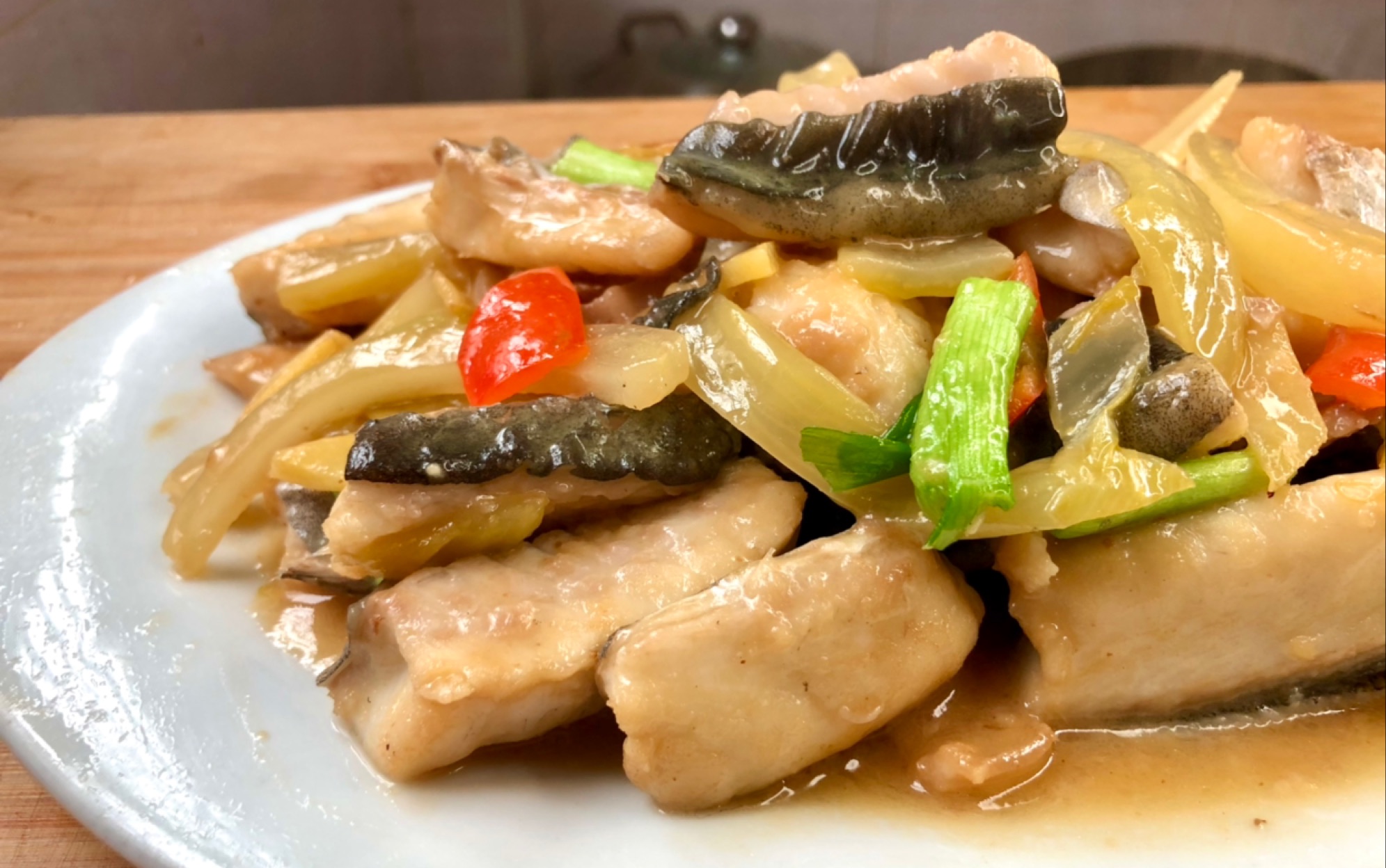 咸菜炒麻鱼(鲈鳗),上过舌尖中国的潮汕家常菜,值得试试_哔哩哔哩_bili