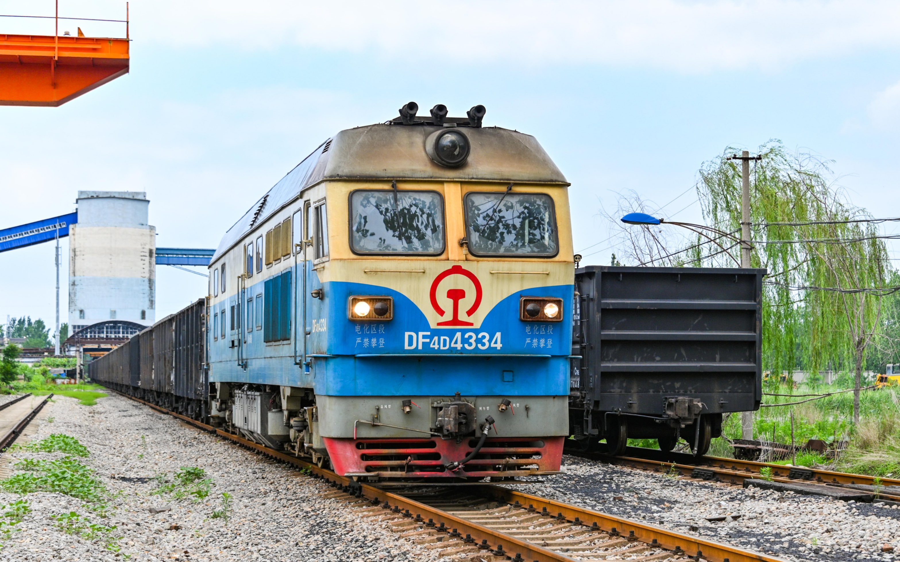 无人知晓的车站,徐沛铁路龙固站,4334经龙固站进龙东矿调车编组作业