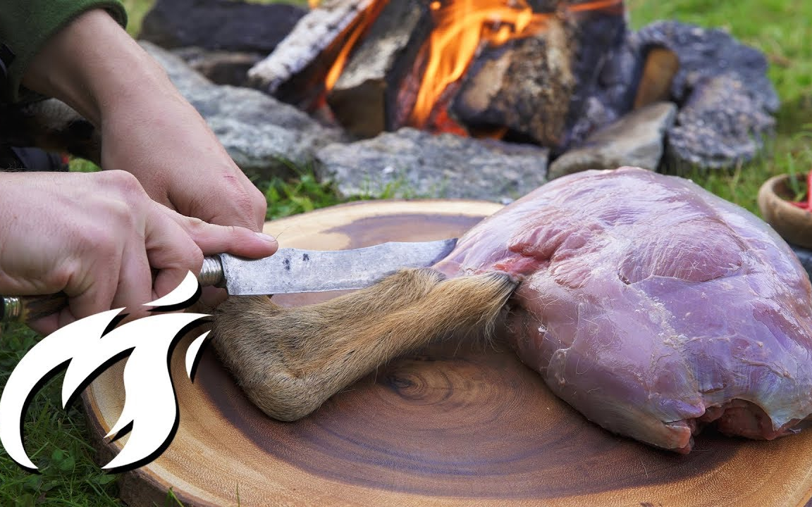 烤鹿腿,现场加工制造 然后把他烤了 979797