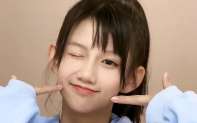 小叶子vanessa:kiss kiss超甜手势舞