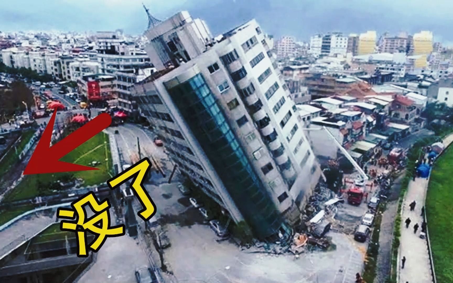 55000吨的大楼瞬间倒塌!停车场的柱子爆裂,3个最震撼的场面