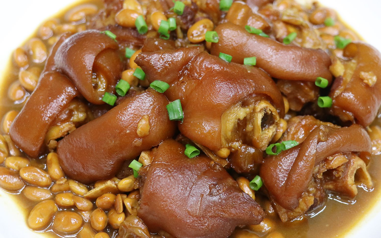 黄豆炖猪蹄的正确做法,软烂脱骨没腥味,入口即化,上桌就被抢光