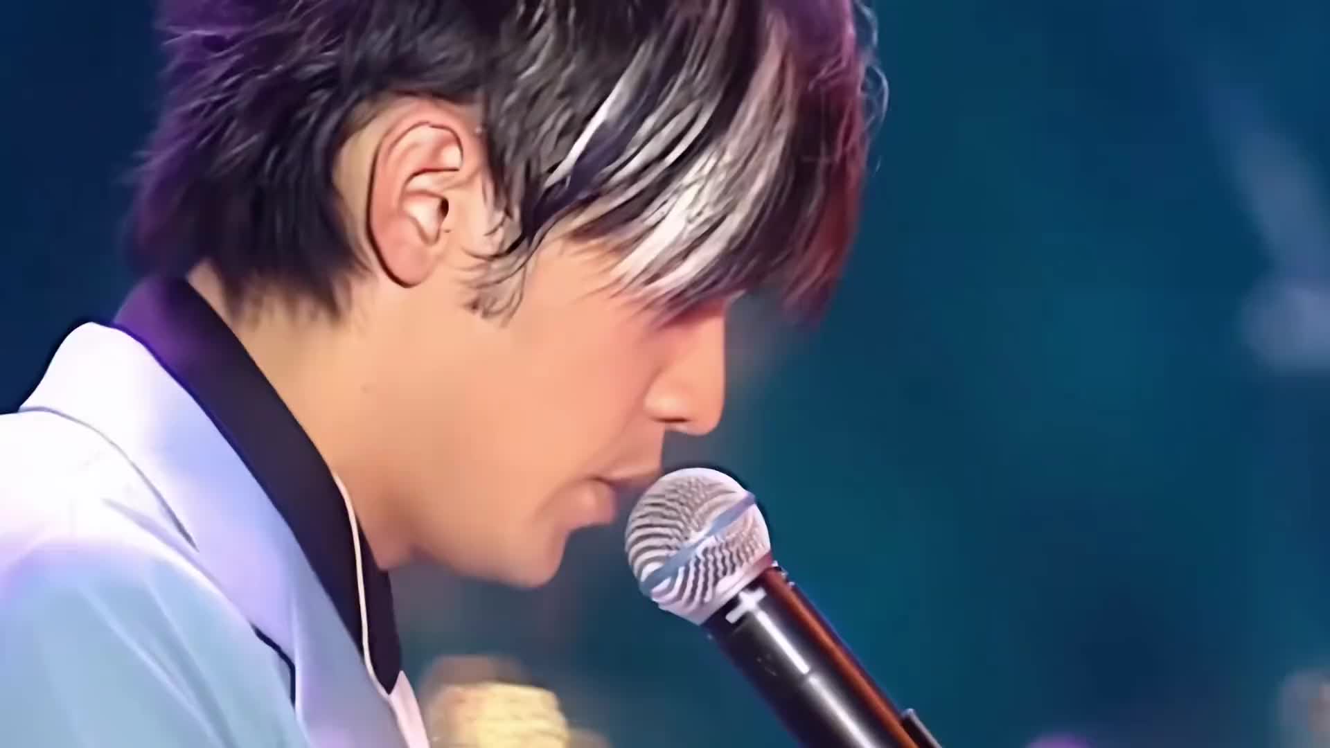 看透了你还深陷其中真是可怜周杰伦