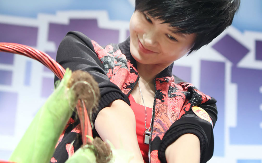 【豆豆掰不动米米】李宇春2011长春天景新品玉米汁发布会