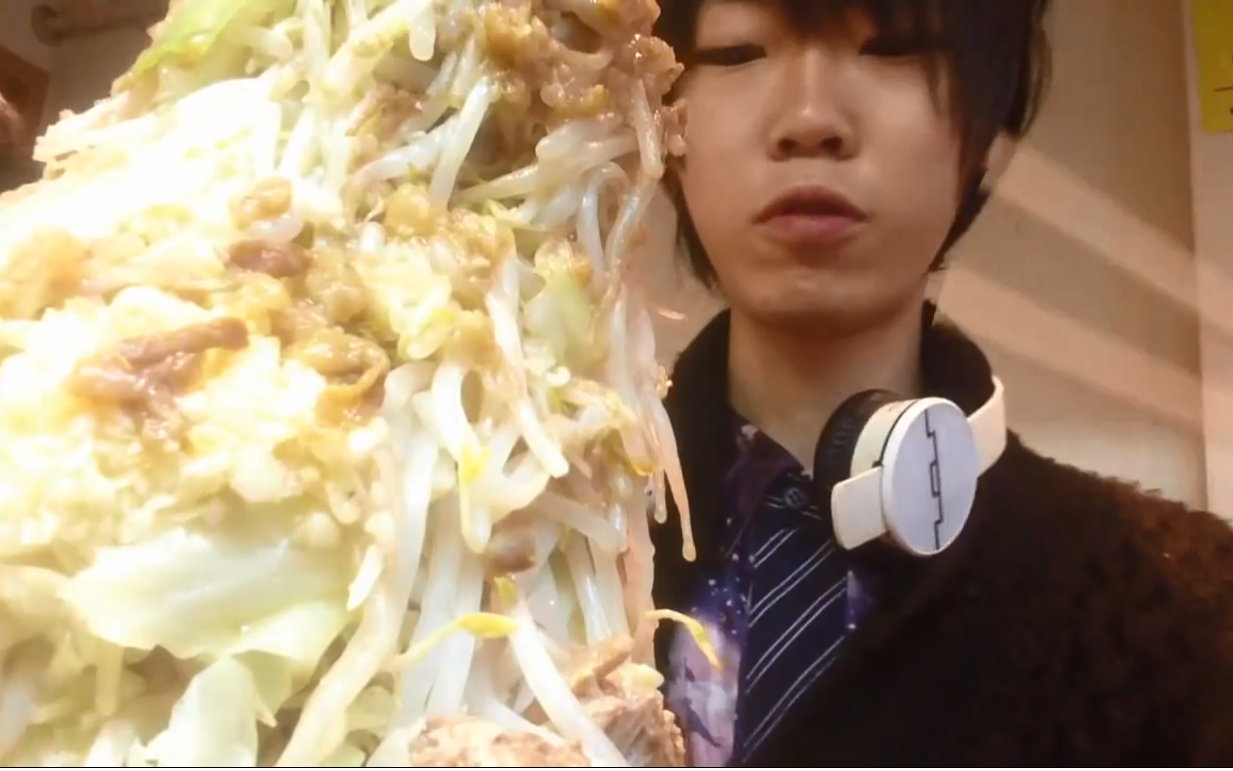 查看图片 youtube 搬运:youtube上大胃王draco的日常之堆得像山一样的