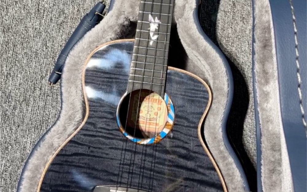 今天出非常少量的黑鲸鱼95尤克里里!