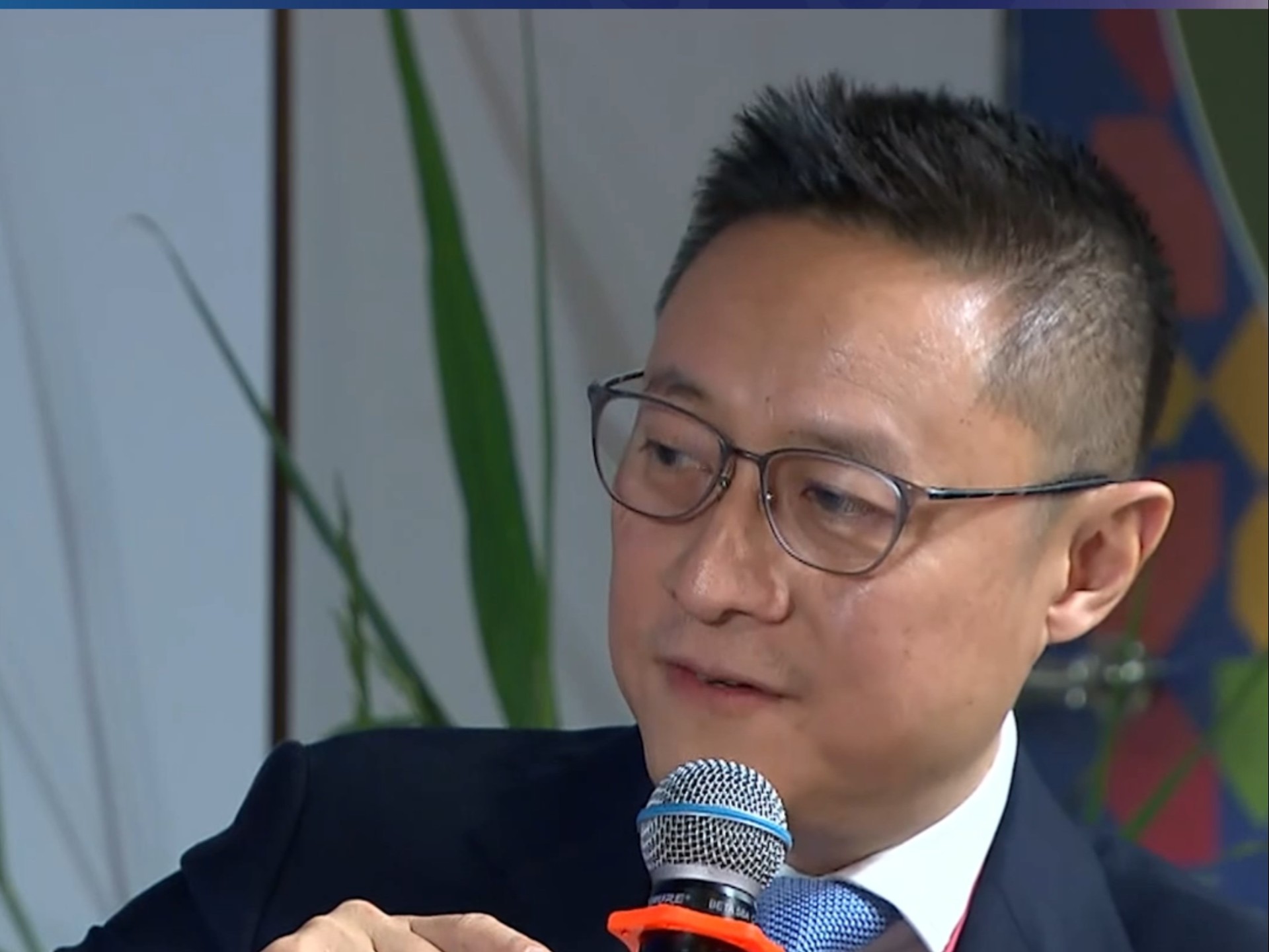 李世默:中国在追求现代化的过程中,没有放弃自己的价值观,中俄的经验可以借鉴给其他国家-观察者网-观察者网-哔哩哔哩视频