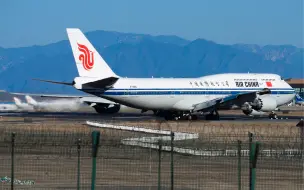 Скачать видео: CA001 神秘的国航747-8从北京起飞