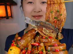 Tải video: 干饭啦姐妹们！麻辣鸭掌，猪头肉，金针菇，超级好吃又下饭！#农村美食 #妈呀太香了 #吃货日常