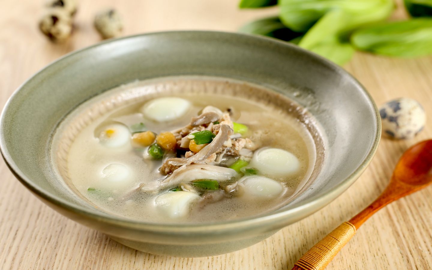 蘑菇三鲜汤正宗做法，清爽解腻，营养美味，特别适合夏天食用 - 哔哩哔哩