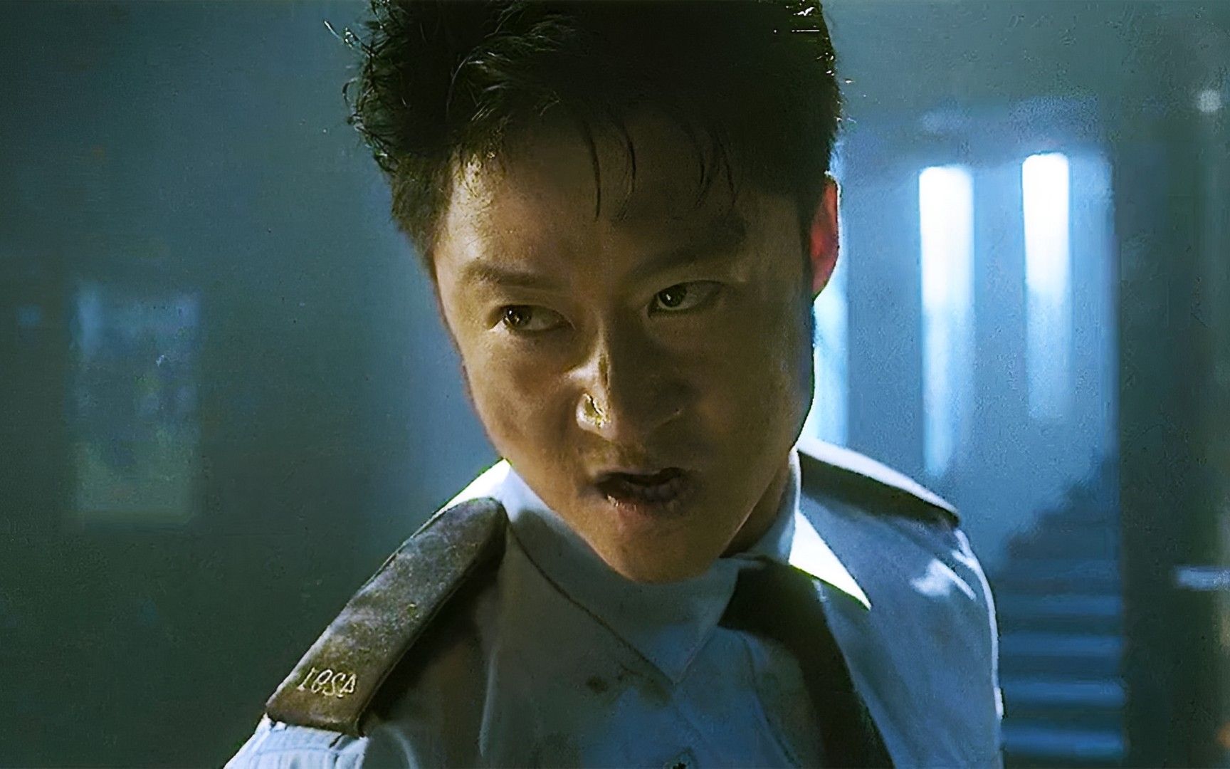 "吴京"化身最狂反派,竟逼警察活吞子弹,直言:杀了你,对你也是一种解脱