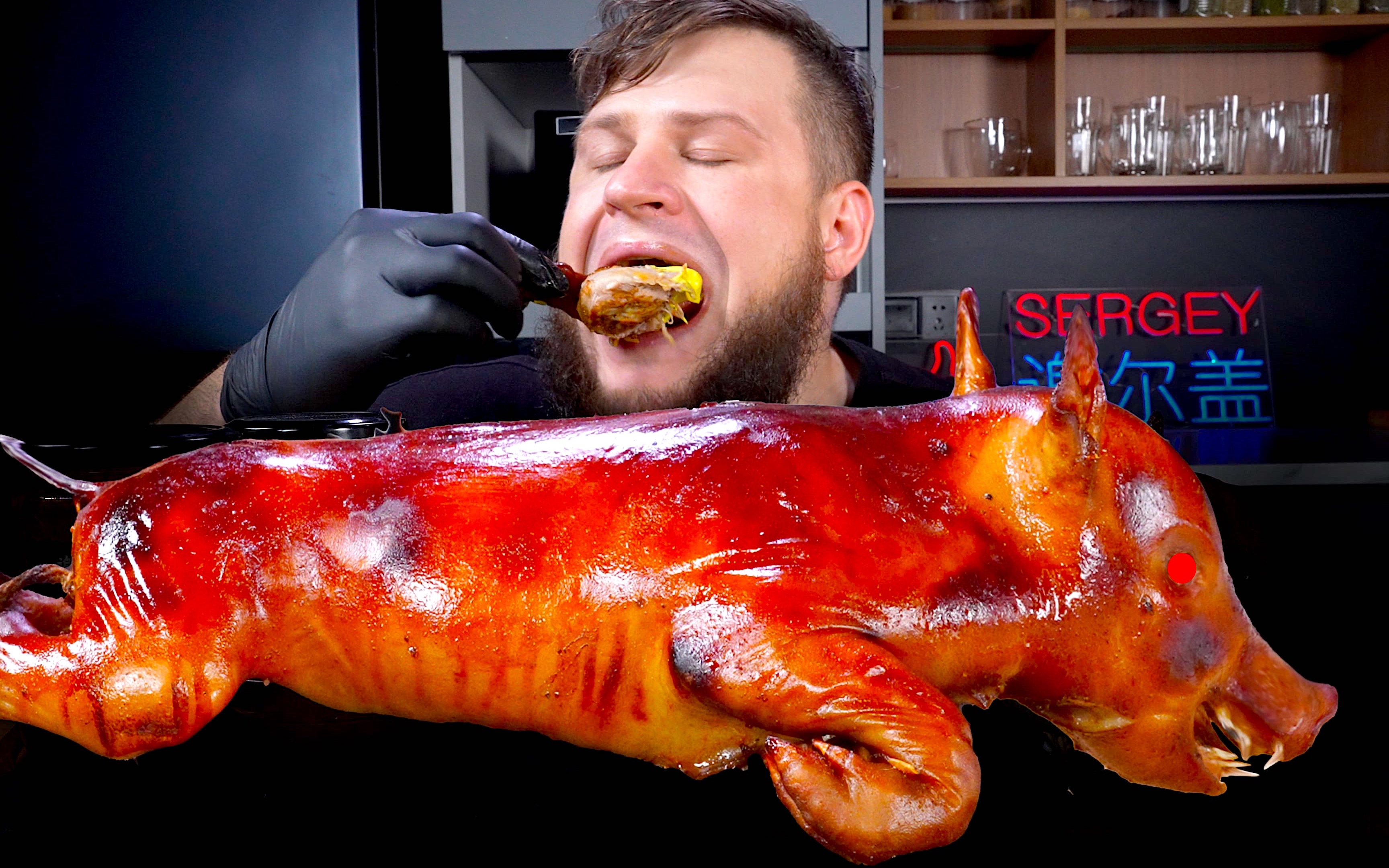 【SERGEY谢尔盖】烤乳猪!!酥脆的外皮 肉香扑鼻!! 烹饪过程&咀嚼音助眠-SERGEY谢尔盖-SERGEY谢尔盖-哔哩哔哩视频