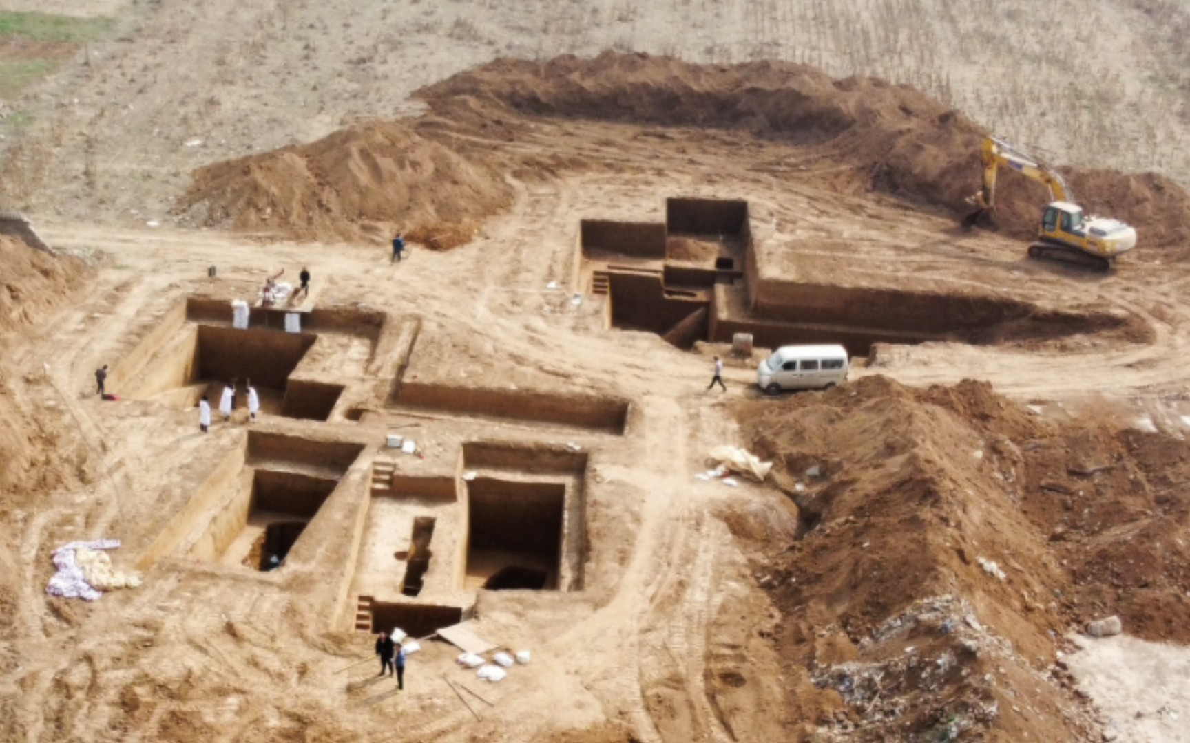 全方位观看空心砖墓