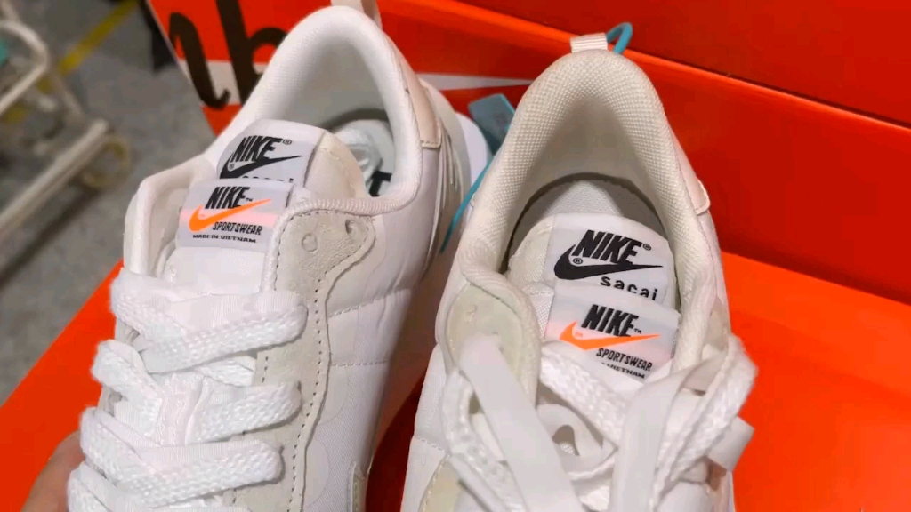 走秀sacai3.0纯白3点鉴定细节_哔哩哔哩_bilibili