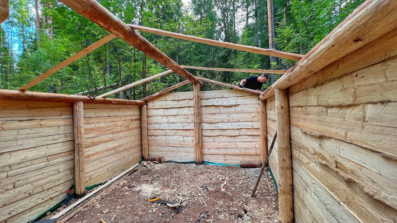 看看俄罗斯这哥们在野外建的木屋,比一般房子都硬核,荒野建造