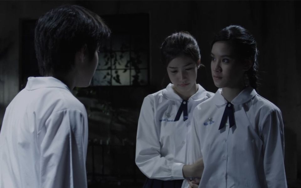 几分钟看泰国恐怖电影鬼三惊2三个女生的三角恋关系