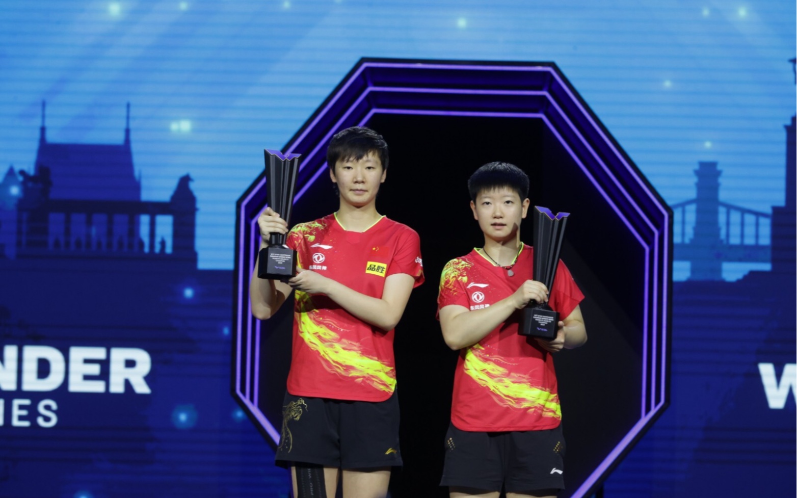 【海产姐妹】恭喜孙颖莎王曼昱夺得wtt布达佩斯站女双冠军