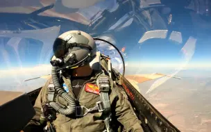 Télécharger la video: 世界第一架民用 F-16 狗斗