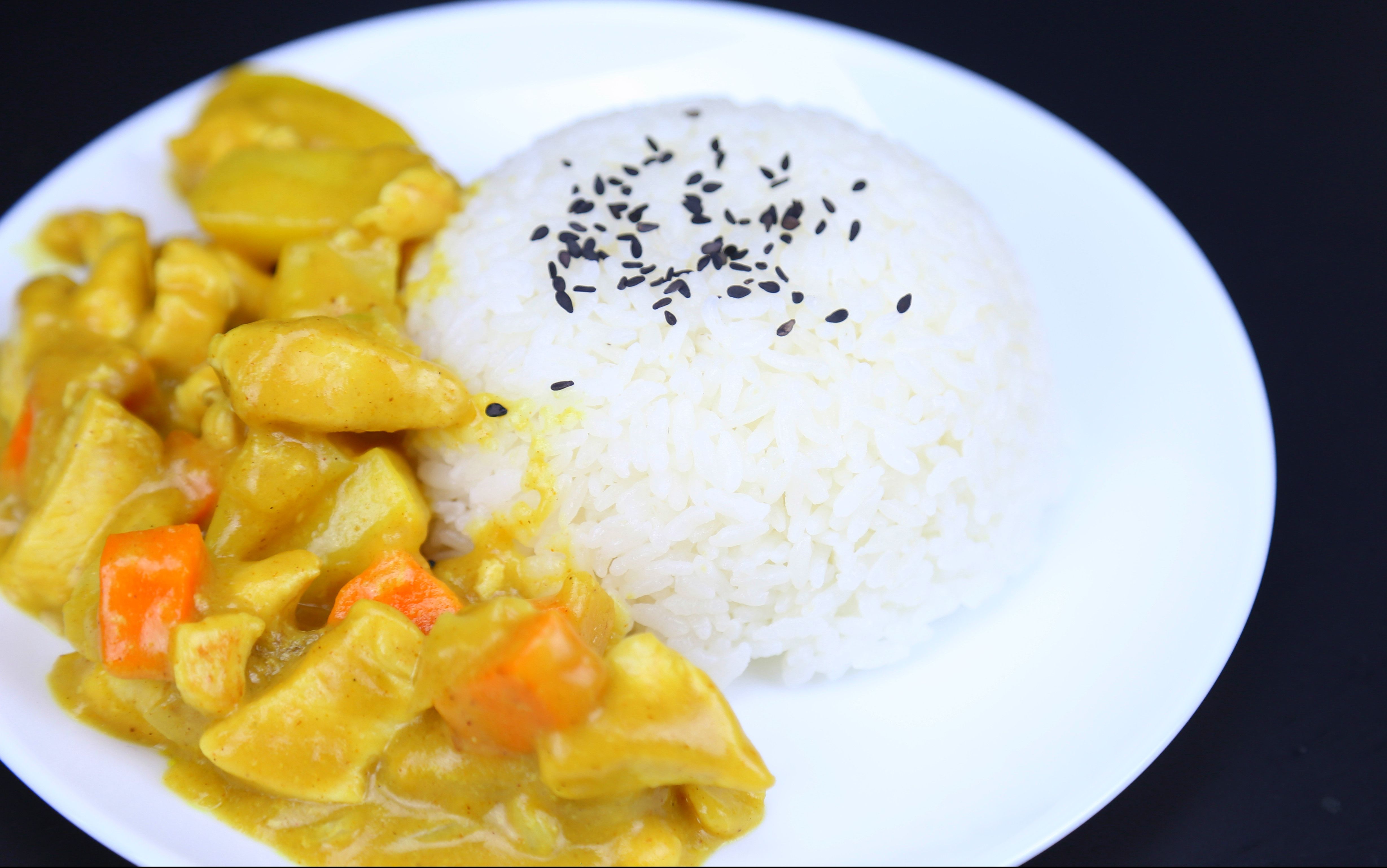 【浓郁咖喱鸡肉饭】带有神奇魔力的咖喱,一口带你到印度~_哔哩哔哩_bi