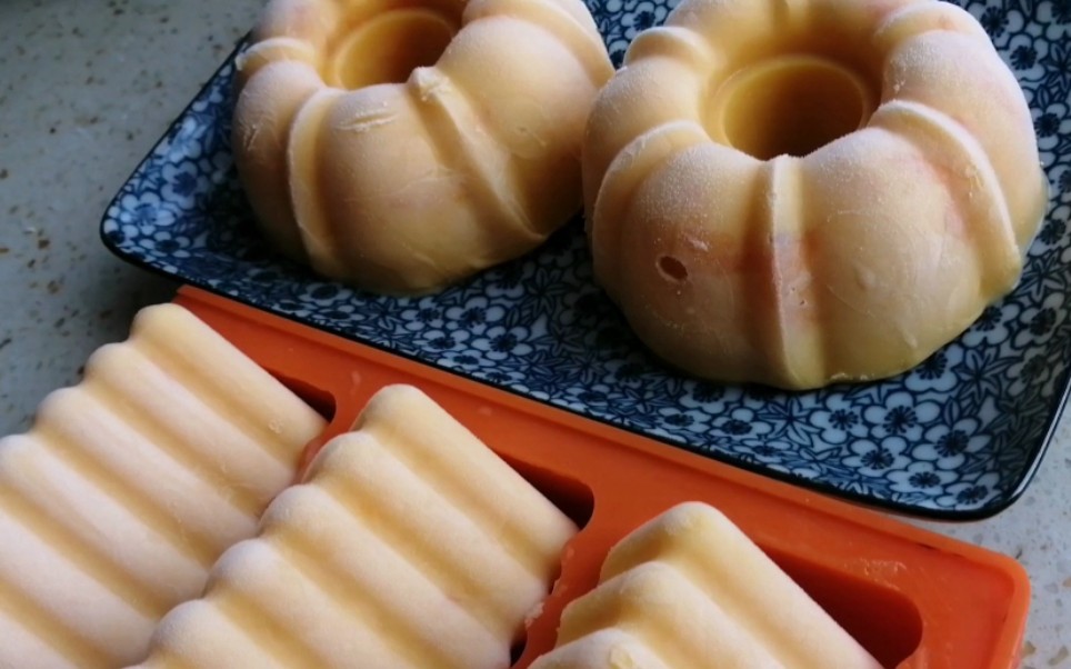 冰爽甜糯满满的芒果香抓住夏天的小尾巴芒果白巧克力冰布丁