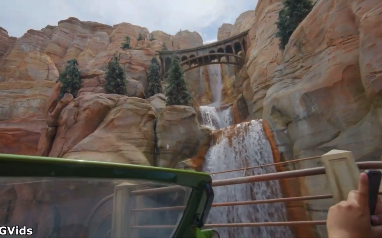 【搬运】加州迪士尼-《赛车总动员:水箱温泉镇赛车手》(radiator