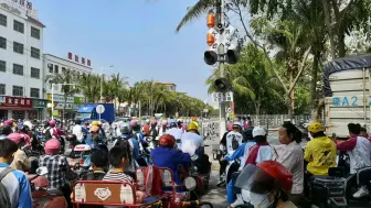 Скачать видео: 海南老西环铁路昌八支线K7+108km（7km道口）拍车