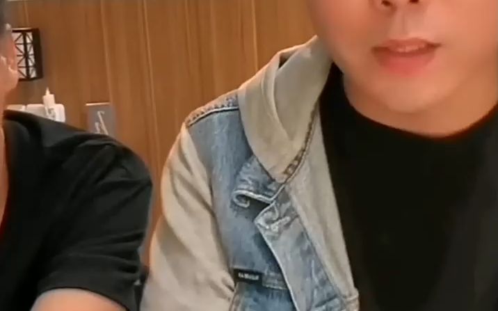 李忆跟粉丝聊剧本?老铁没毛病#抖音看世界 #探险家 #巴布亚新几内亚