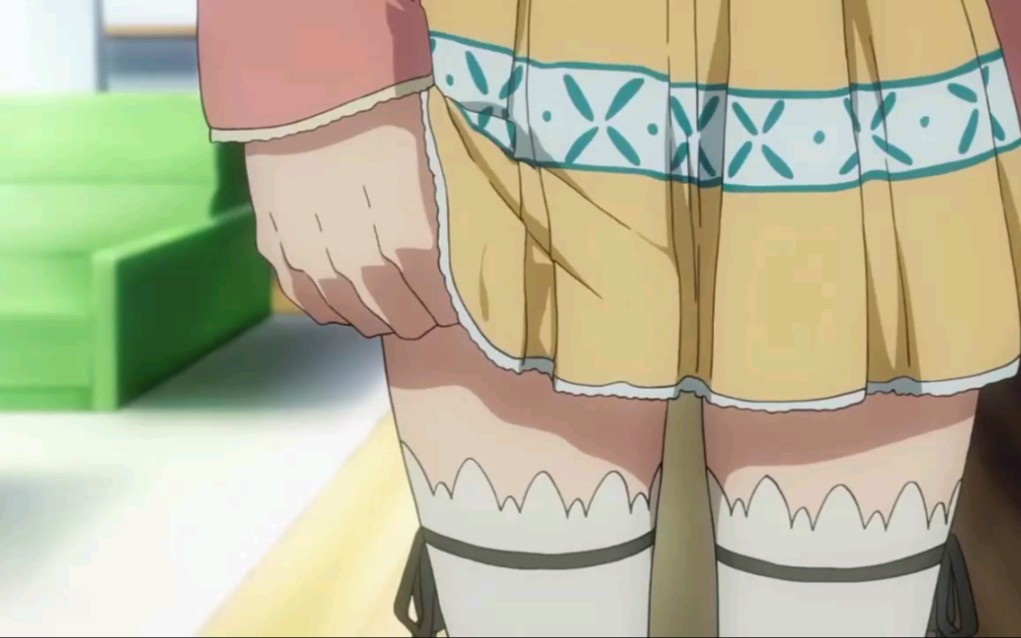 你永远不知道女生能从裙下掏出什么裤裆藏雷都是基本操作